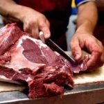 Vuelve a aumentar la carne y la brecha salarial entre jubilados y políticos está en su tope