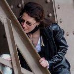 Escándalo total en París: la ex “esposa” de la Torre Eiffel ahora estaría enamorada de una reja urbana