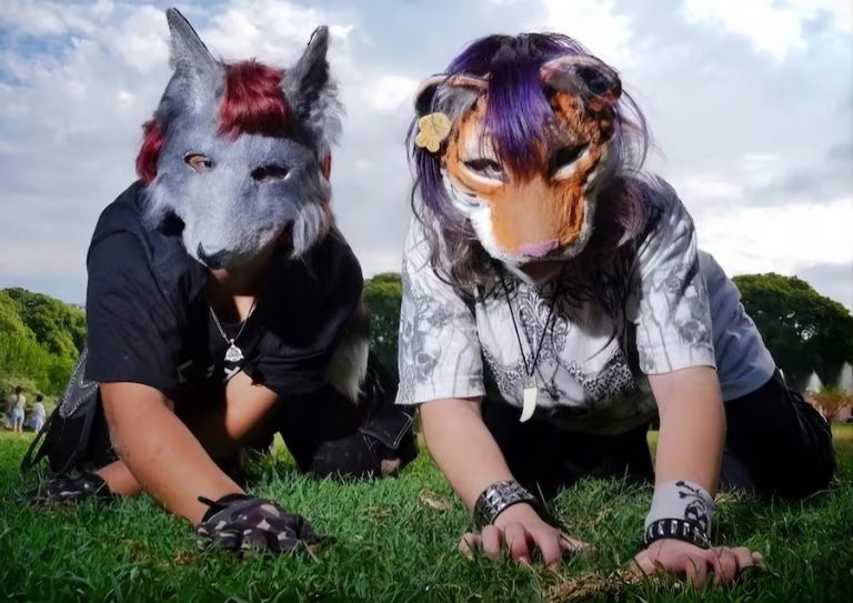 “Operación Therians”: desde la ultraizquierda denuncian una maniobra y los jóvenes responden con ironía