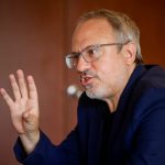 Multan a Diego Valenzuela por la pauta oficial justo cuando suena para el Gobierno nacional