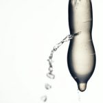 Sexo en tiempos de crisis: investigan preservativos baratos llegados de China que se romperían con facilidad