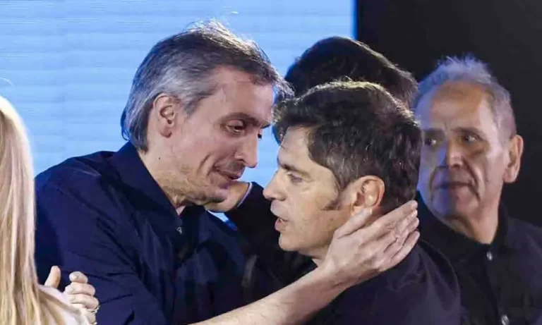24 de marzo: Kicillof y Máximo montaron su propia interna en plena Plaza y la “unidad” quedó como decorado
