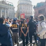 Protesta incómoda, solución rápida: desalojaron el reclamo por discapacidad en Plaza de Mayo