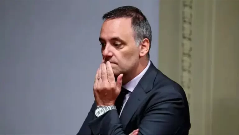 Escuela, viajes y sospechas: padres denuncian invitaciones a Madrid y Disney en el entorno de los Adorni