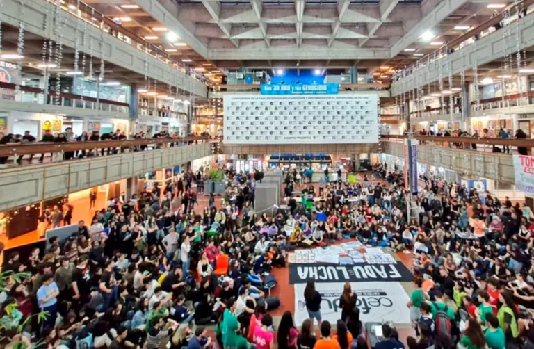 Se profundiza la polémica en la FADU: denuncian que la agrupación “El Módulo” es La Cámpora pese a presentarse como independiente