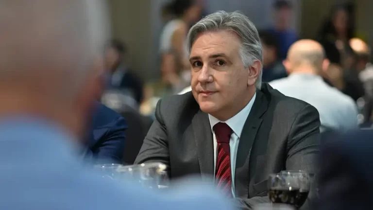 Escándalo en Córdoba: denuncias por gatos comidos desatan una tormenta política y Llaryora intenta despegarse