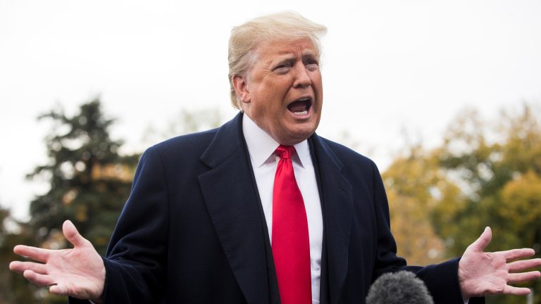 Alarma en Washington: un ex agente de la CIA aseguró que le habrían quitado a Trump el control real del botón nuclear en plena guerra con Irán