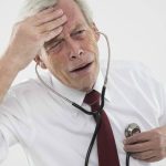 “Llegué a medirme 42 veces en un día”: alertan por la nueva obsesión con los tensiómetros digitales y el avance de una hipocondría silenciosa