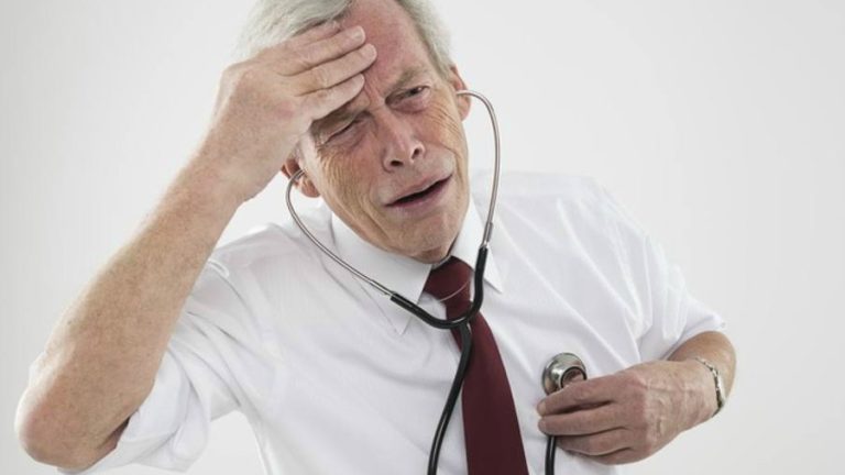 “Llegué a medirme 42 veces en un día”: alertan por la nueva obsesión con los tensiómetros digitales y el avance de una hipocondría silenciosa