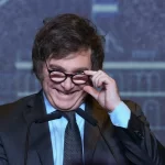 Milei ya juega para 2027: en la Casa Rosada hablan de “resiliencia ultra” mientras la crisis aprieta