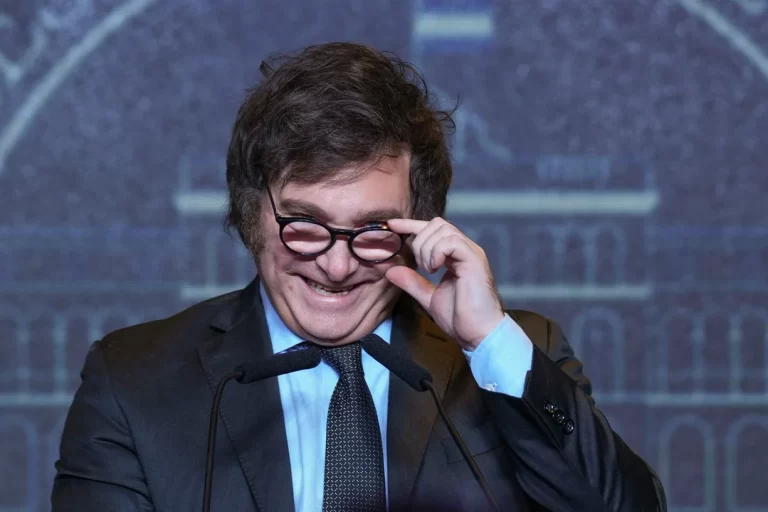 Milei ya juega para 2027: en la Casa Rosada hablan de “resiliencia ultra” mientras la crisis aprieta