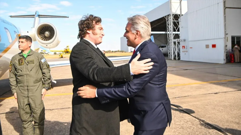 Milei y Llaryora juegan al desgaste: la guerra fría política que inquieta a empresarios y gobernadores