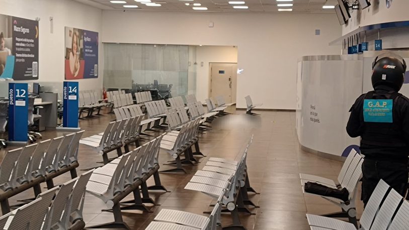 Entró al banco por una tarjeta, comió un chipá y terminó en la morgue: el trámite que salió definitivamente mal