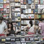 Milei ahora va por las librerías: el Gobierno prepara una desregulación que podría rematar una industria ya devastada
