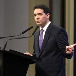 El Gobierno lanza el “plan buenas noticias” mientras el nuevo vocero recomienda abrigarse para pagar el gas