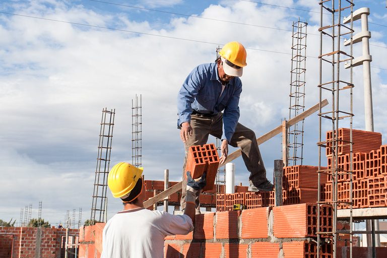 Apocalipsis productivo: la industria y la construcción se desplomaron y el modelo de Milei empieza a parecer una demolición controlada