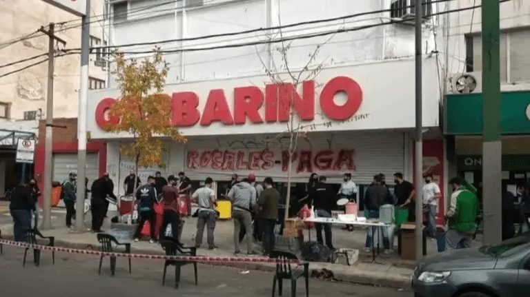 Garbarino quebró y ahora el dueño quiere cobrar como despedido: reclama millones mientras sus exempleados esperan las migajas