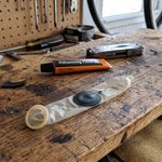 Tampones reciclados, preservativos lavados y dientes con La Gotita: el museo del horror de las guardias del conurbano