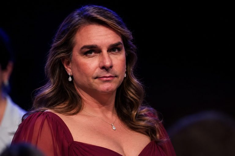¿Bolsonaro escapó vestido de mujer? El insólito misterio que rodea su fuga por la Argentina