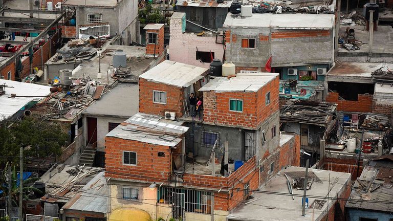 En plena crisis económica, el conurbano se parte en dos: el ranking que revela dónde se vive peor