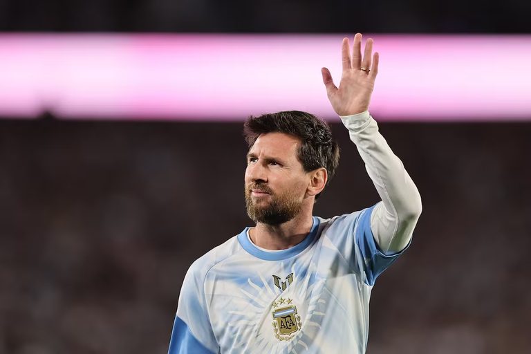 Messi se despidió de la Selección y Milei también quiso salir en la foto